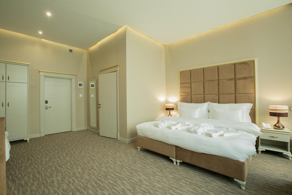 אלמטי Grand Sapphire Hotel מראה חיצוני תמונה
