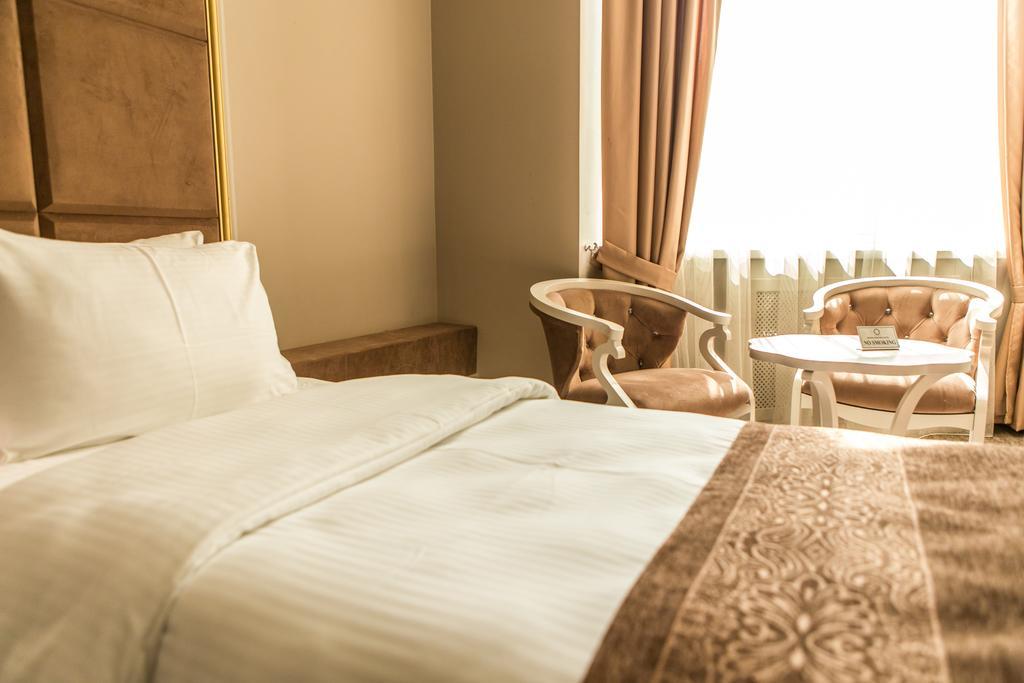 אלמטי Grand Sapphire Hotel מראה חיצוני תמונה