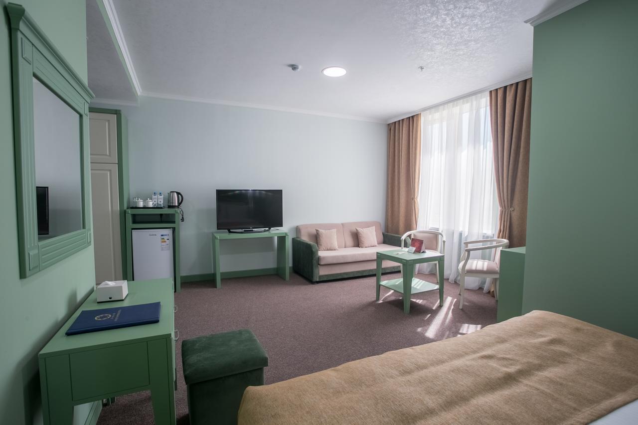 אלמטי Grand Sapphire Hotel מראה חיצוני תמונה